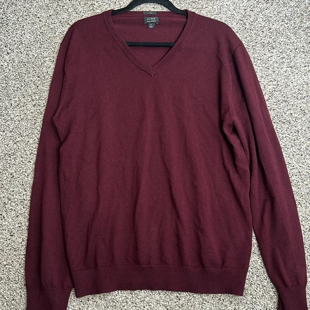 J crew Marino wool burgundy vneck sweater slim fit size large